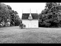 Charleston&#39;s Botany Bay Oak Trees and Historic Buildings