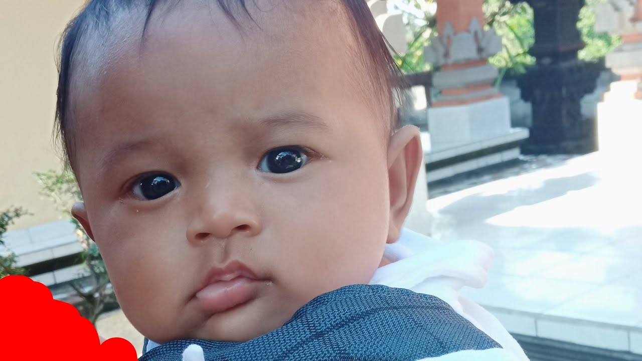 baby wizard is addicted with pacifier