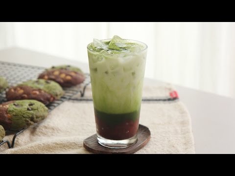 [4k]-iced-green-tea-latte-(matcha)-with-sweet-red-beans-:-honeykki-꿀키