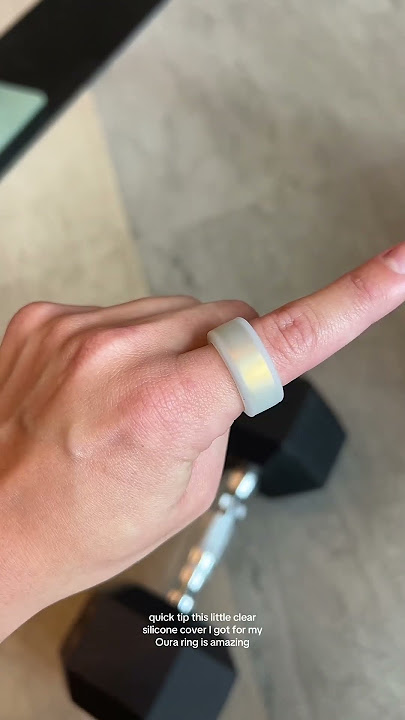 This oura ring silicone cover is a godsend when im lifting! #oura #ouraring #lifting