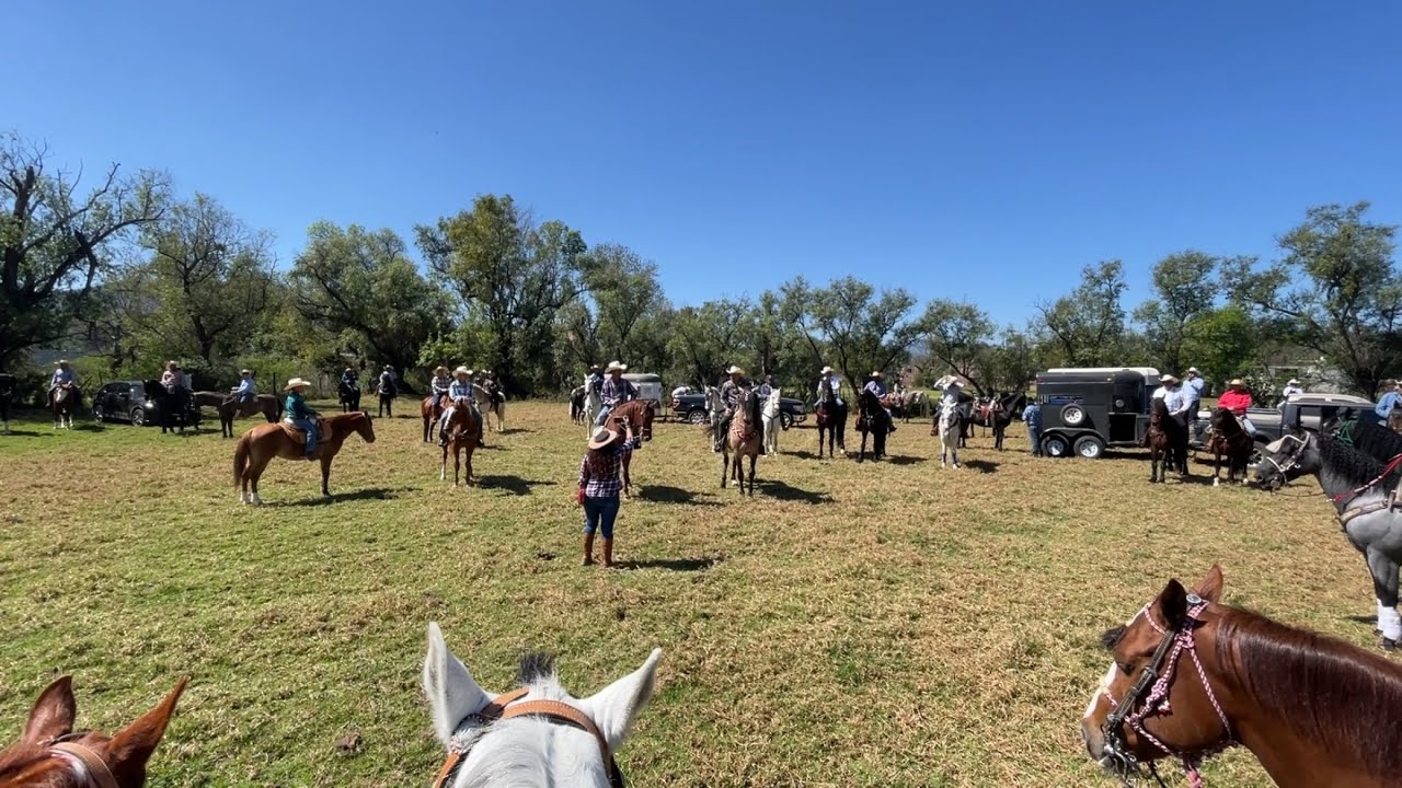 Cabalgata en Quiroga Mich. La capital de las carnitas!! 