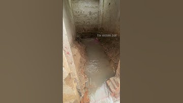 Mạch nước ngầm phun trào biến căn phòng thành dòng suối