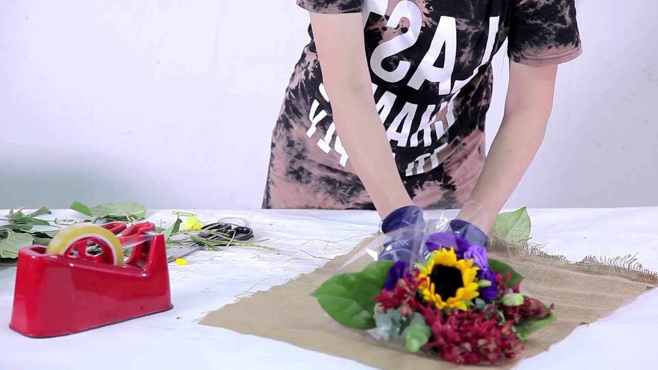 How to arrange a Mini Flower Bouquet