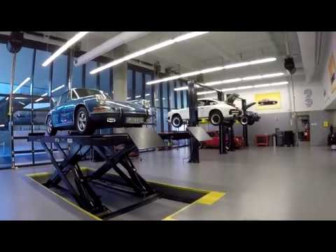 classic-porsche-car-workshop---porsche-experience-center