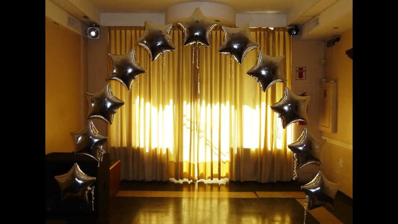 ¿Cómo puedo usar globos metalizados para crear una decoración elegante en mi boda?