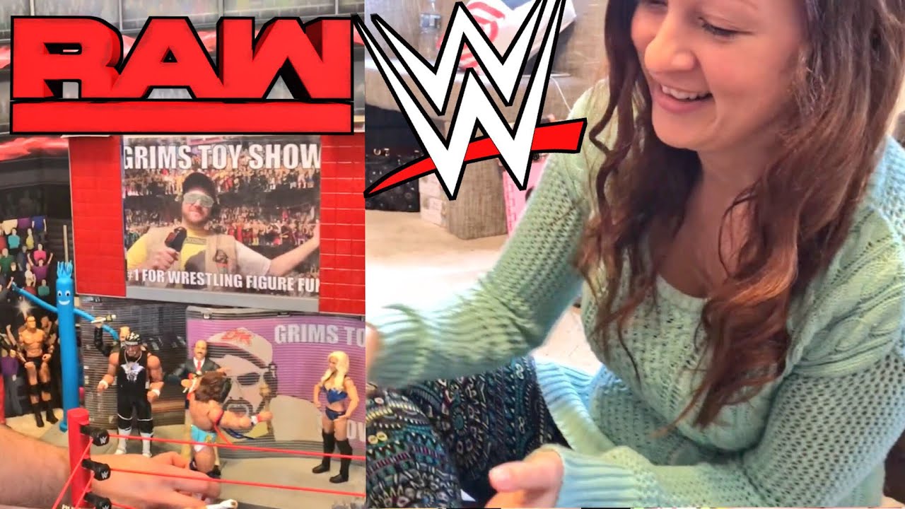 PLAYING WWE ACTION FIGURE SHOWDOWN WITH HEEL WIFE!