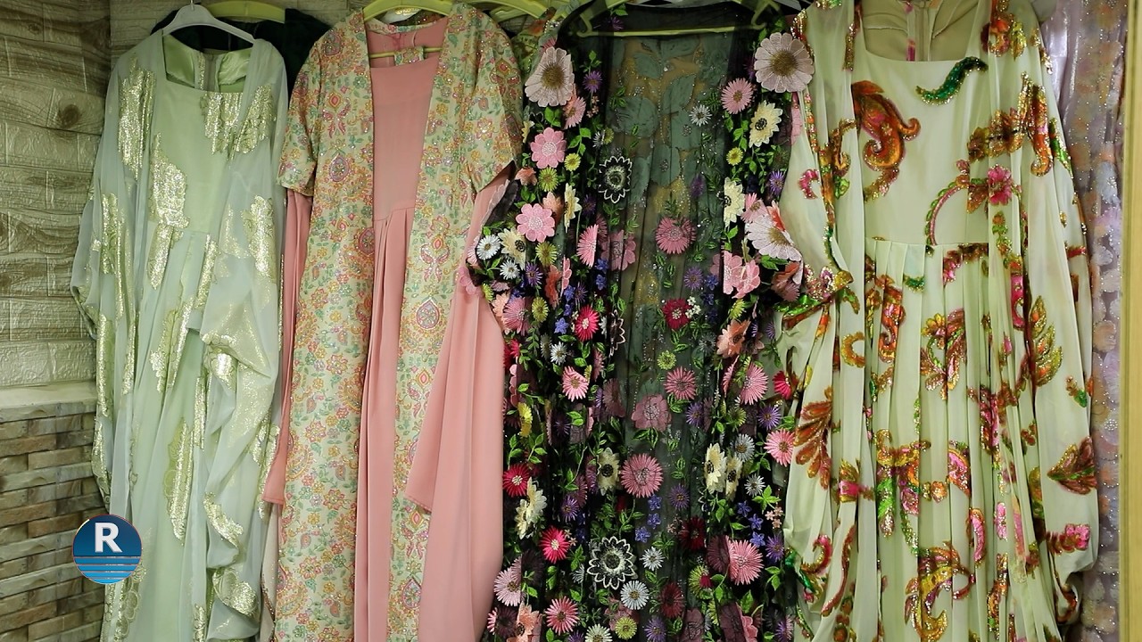 مع اقتراب عيد نوروز.. ألوان الربيع تملأ الأسواق في قامشلو مع تزايد الإقبال على الأزياء الكردية