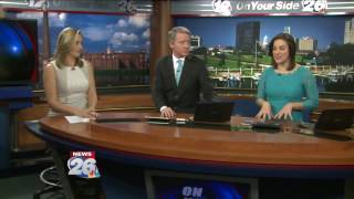 CLERK FIGHTS OFF ARMED ROBBER W HAMMER
