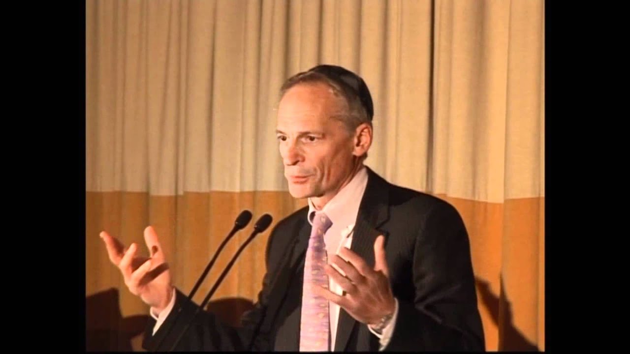 Dr. Simon Fishel at the Bonei Olam Fundraising Dinner in Manchester 28th March 2011