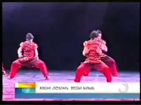 ჩინელი აკრობატების დასის წარმოდგენა ბათუმში