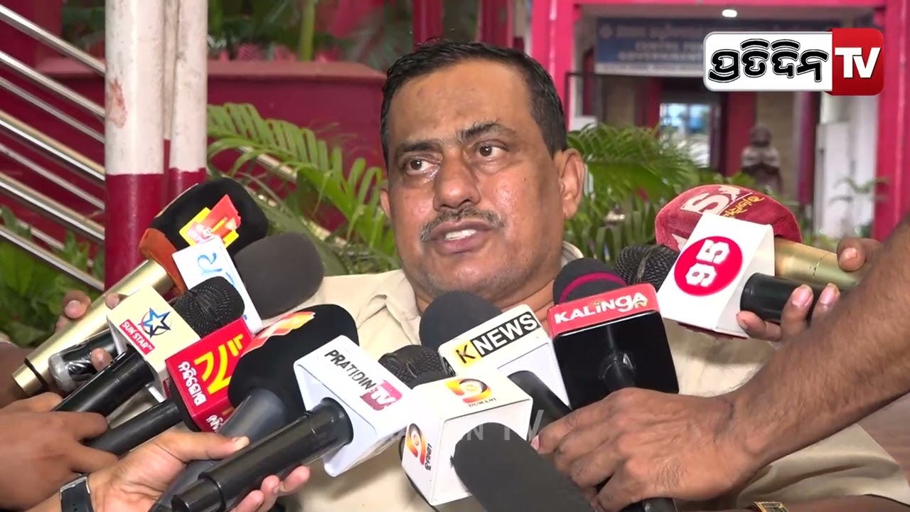 IIC ବେକରେ ତଣ୍ଟିଆ ଦେଇ, କହିଲେ ବସ୍ ଶଳା !  allegations against IIC Balipatna Police station.