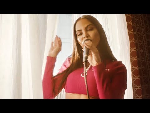 Natti Natasha Performs “Oh Daddy” Live on the Honda Stage