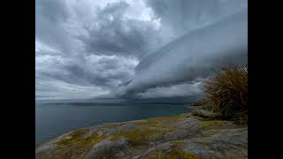 Storm front rolls through Sydney Harbour - TIMELAPSE