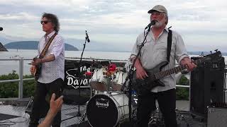 The Davanos - Hold Your Head Up (Argent)
