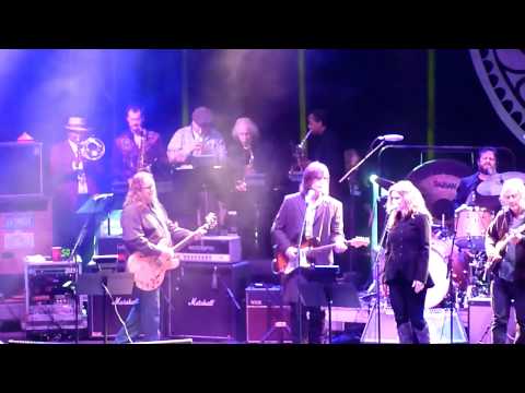 Levon Helm Band - It Makes No Difference ft Warren Haynes 6-2-12 Mountain Jam