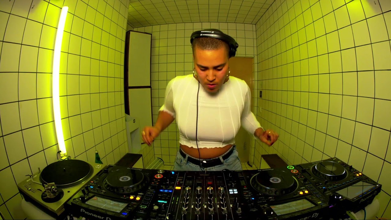 objekt klein a - goldie | HÖR - Jan 26 / 2023