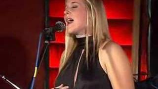 Catherine Britt - Falling Out Of Love With You (Live) chords