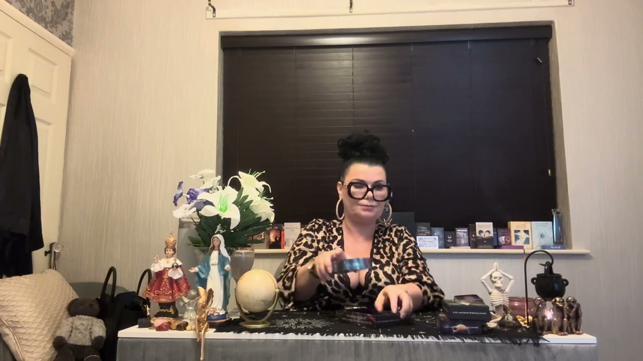 Pisces Love Tarot Card Reading! ❤️💋