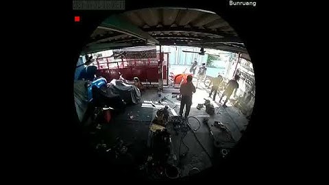 When Loading a Truck Goes Poorly || ViralHog