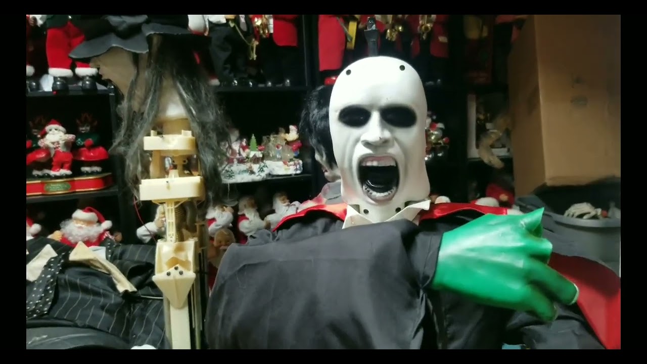 Ремонт проводов для аниматроников на Хэллоуин.