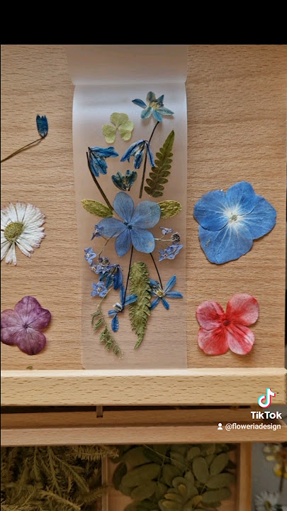 Laminating bookmark from dried flowers. #laminating #etsyartseller #bookmark #diyideas