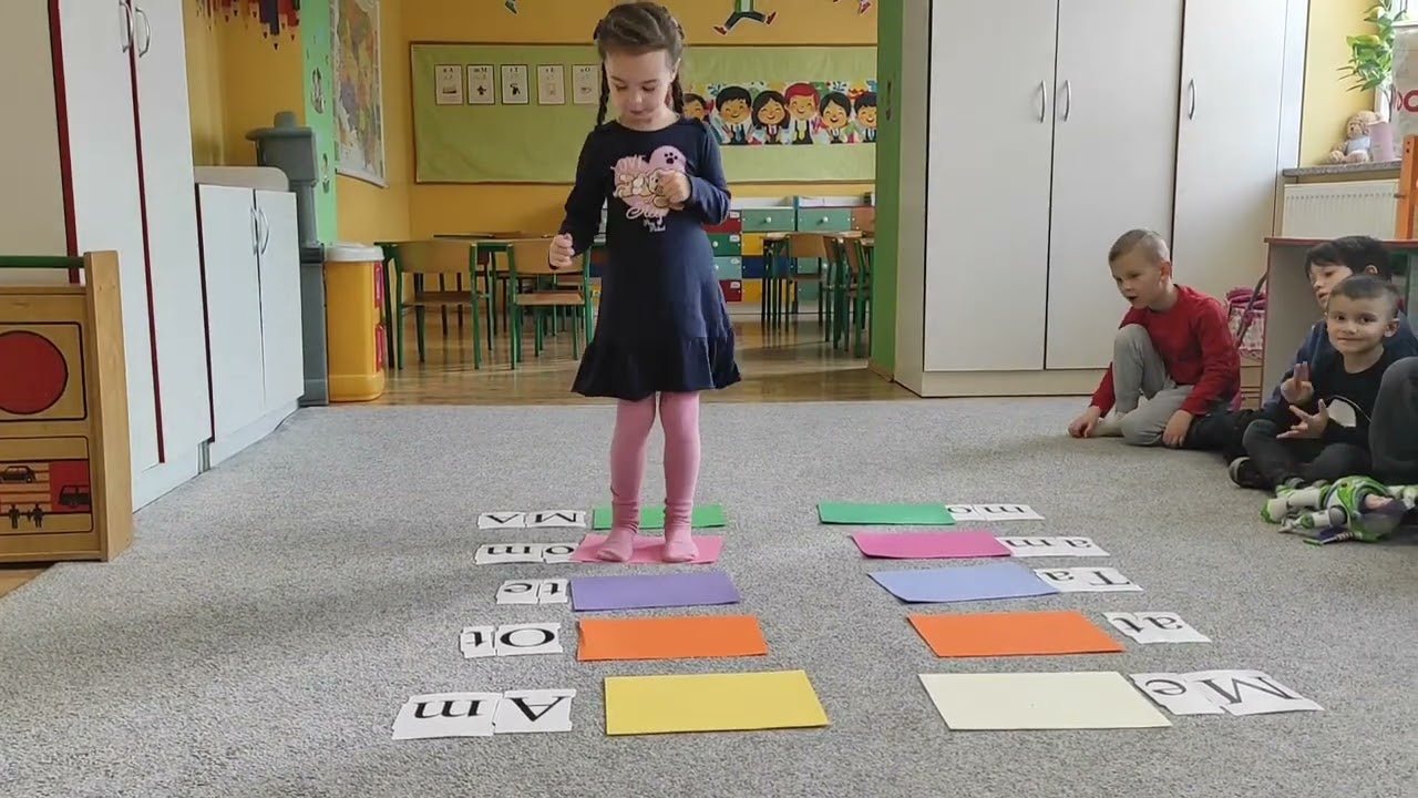 Zabawa z poznanymi literami  w zerówce Katolickiej Szkoły Podstawowej w Trzciance - 28.10.2025