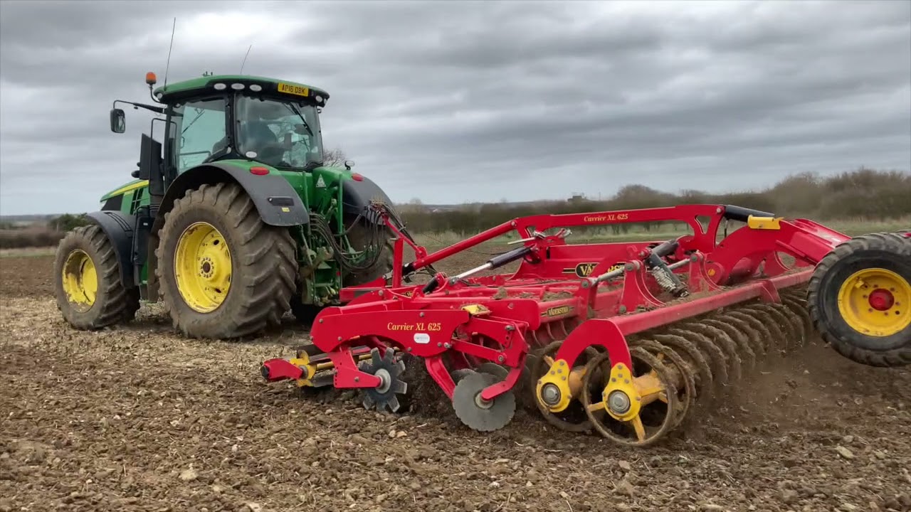 Väderstad Carrier 625 XL Cultivating over winter stubble