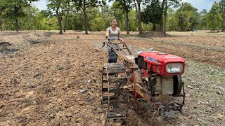 หนุ่มๆจะกล้าจีบไหมน๊อสาวลาวขับรถไถนาเอง Plowing the field getting ready to planting rice