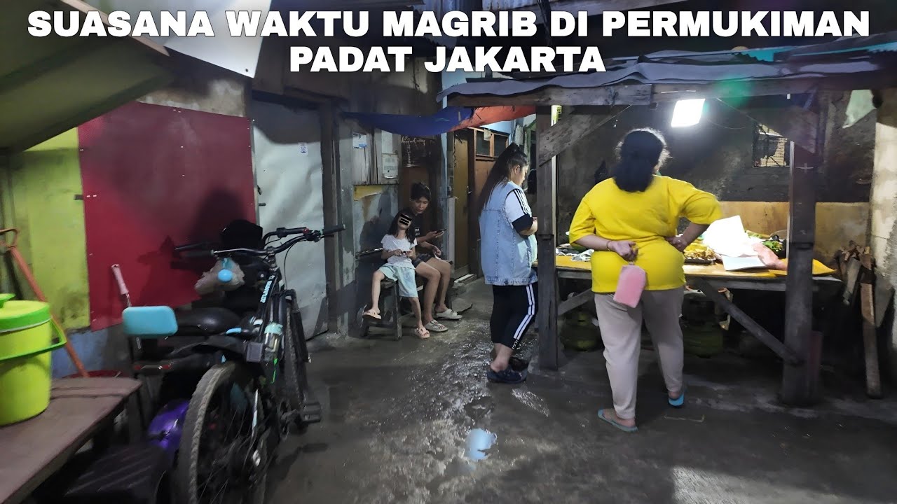 Suasana Menjelang Malam Di Gang Sempit Jakarta | The Real Life of Jakarta 
