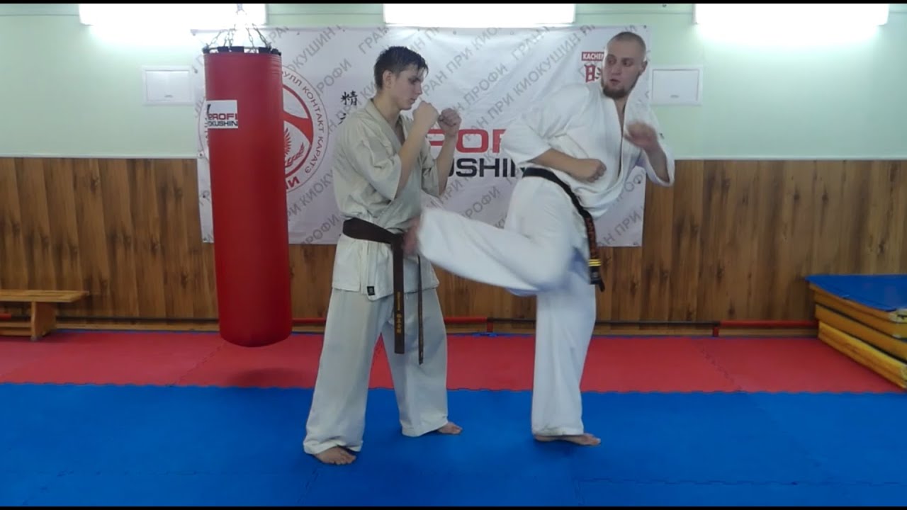 Удар ногой с разворота - Уширо Гери - YouTube