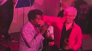 Johnny Pacheco y Pete "El Conde" Rodriguez Canta "Sonero" En Vivo