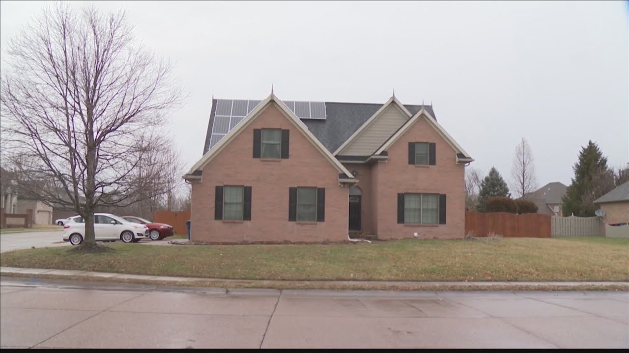 Man faces porn charges after FBI search