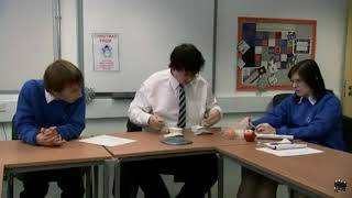 Jay telling John there will be food - The Inbetweeners