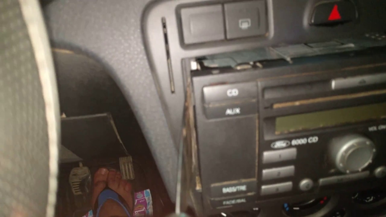 Tuto) Astuce Comment Démonter sans clé Poste Radio Ford 6000 CD Fusion  Fiesta Transit 