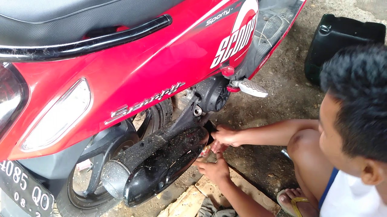  cara  mengganti Oil motor  scoopy  YouTube