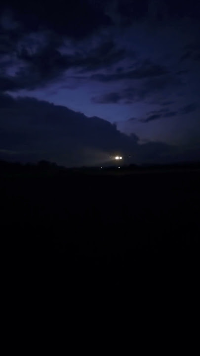 Landing Malam #superairjet #pesawat #storywa #landingpesawat