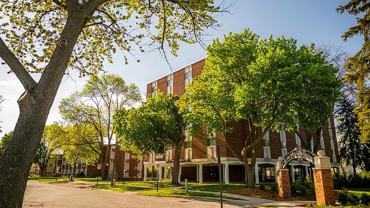 First-Year Residence Hall Room Tours: Mary Minahan...