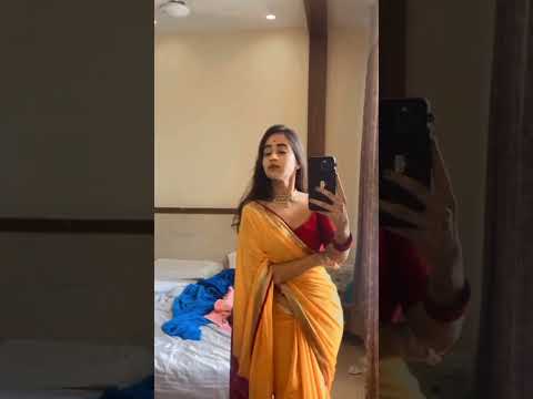 Deepthi Sunaina Mirror Selfie in Beautiful Yellow Saree Stunning Look