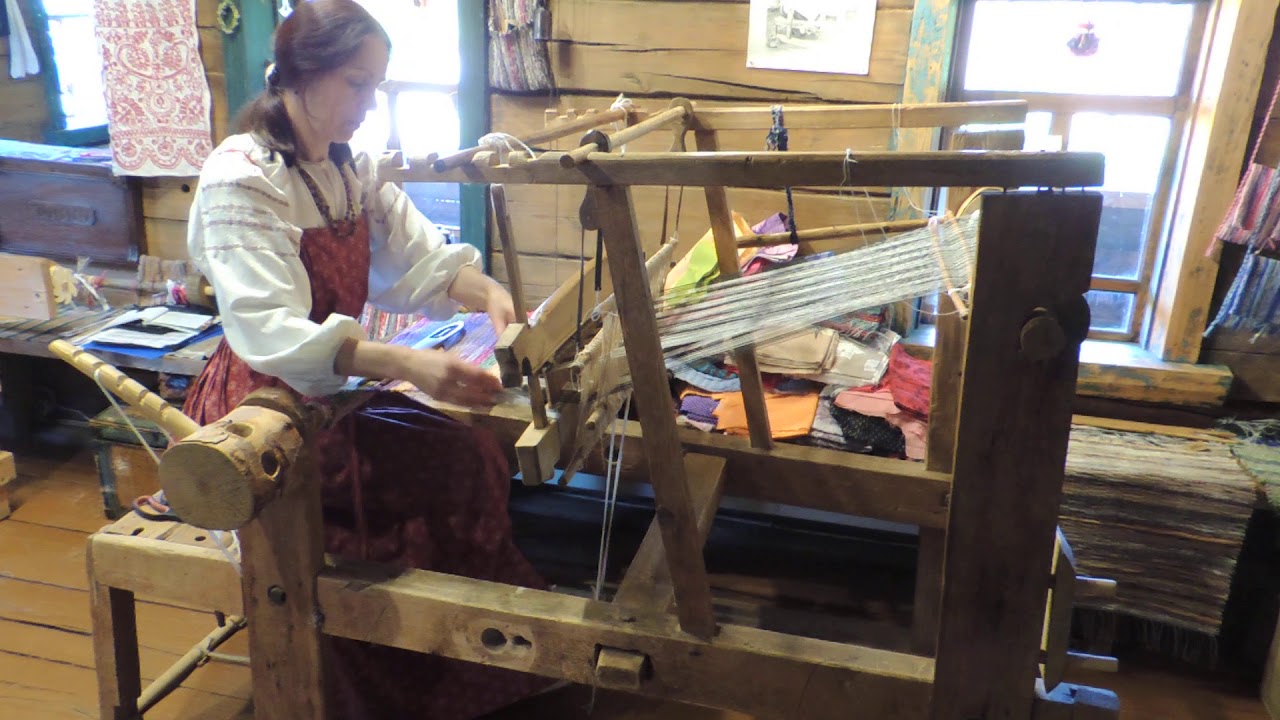 mating behavior of guppies Weaving on a loom in Mandrogy, Russia