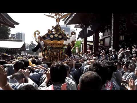 2013-05-18三社祭連合渡御　浅草寺前