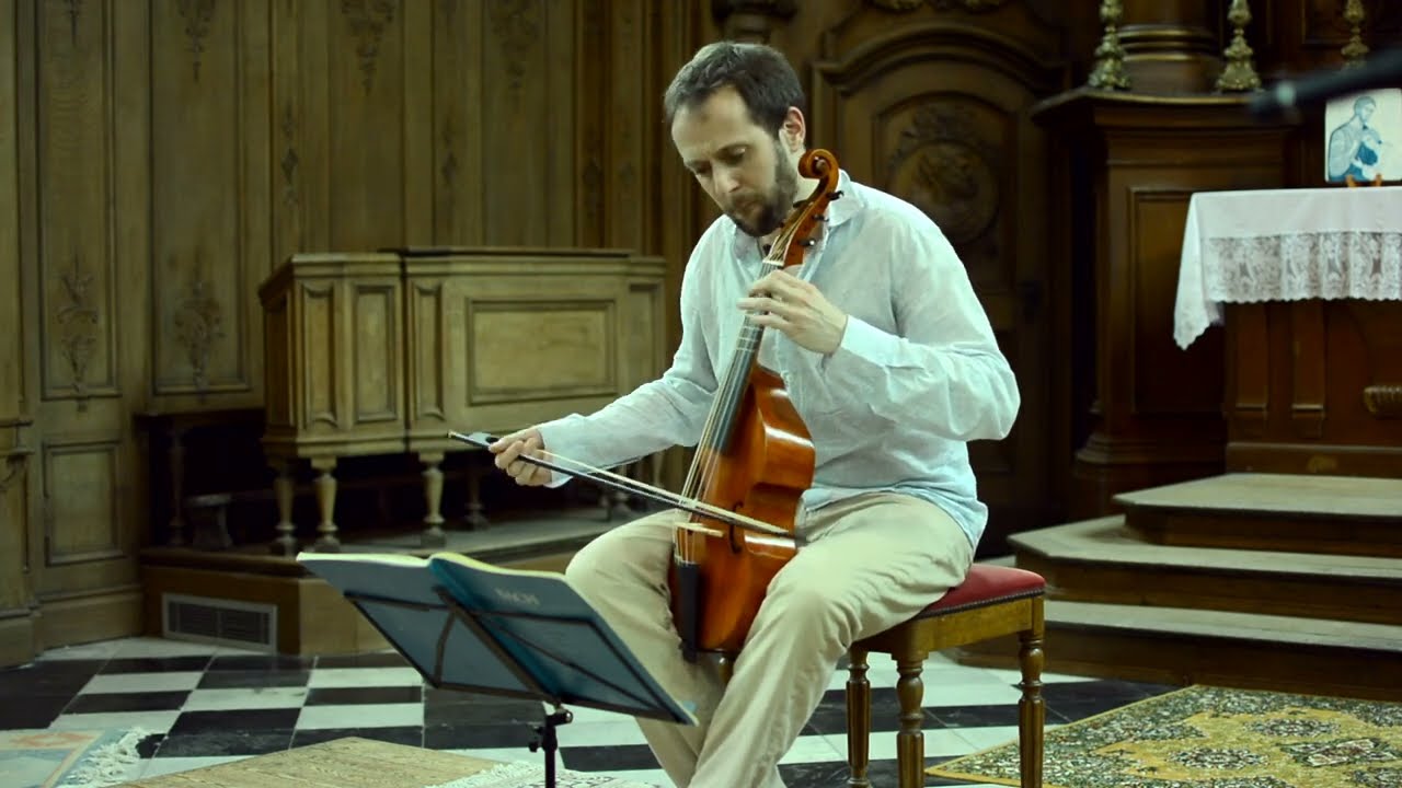 Courante Suite 1 Bach  by Ronan Kernoa