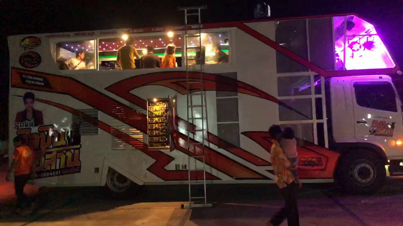 คอนเสิร์ตรถแห่ศิลปินอีสานช่วงแรกบ้านไพรขลา อ.ชุมพลบุรี จ.สุรินทร์