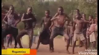 Kocak banget orang Papua nari lagu selamat ulang tahun