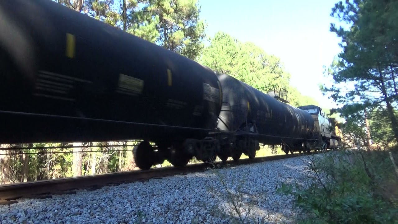 Double AC44's Mid-DPU'S! CSX Q401-23 CSX 844 ES44AH Leading By The Last Standing ACL Cantilever!