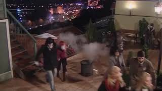 Ebru Cündübeyoğlu  sarki söylüyor Resimi