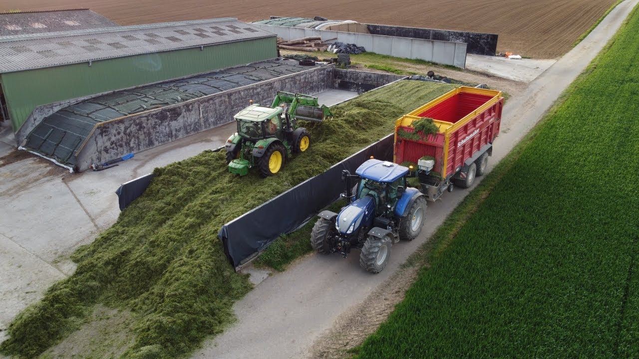 Première coupe d'herbe à l'autochargeuse 🐄🍀| New Holland et Schuitemaker ETA Friess | John Deere 🚜