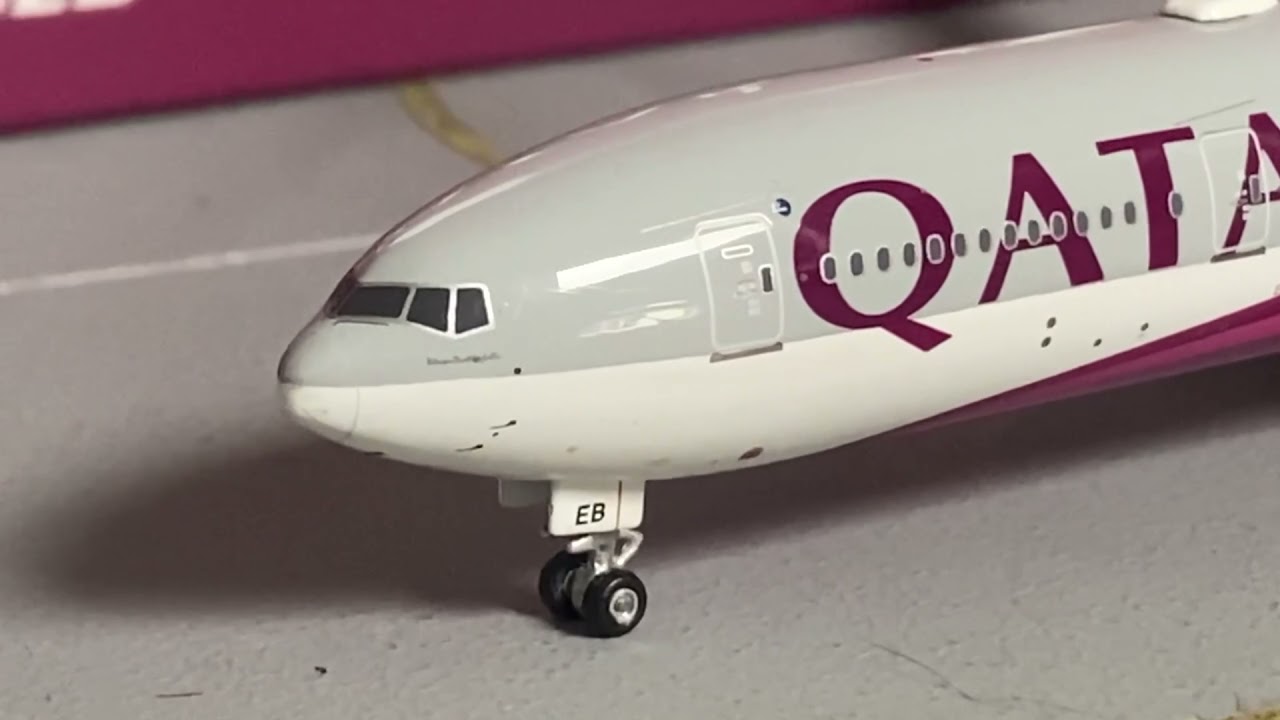 Phoenix Qatar Boeing 777-300 'World Cup 2022' 1:400 Scale - Model