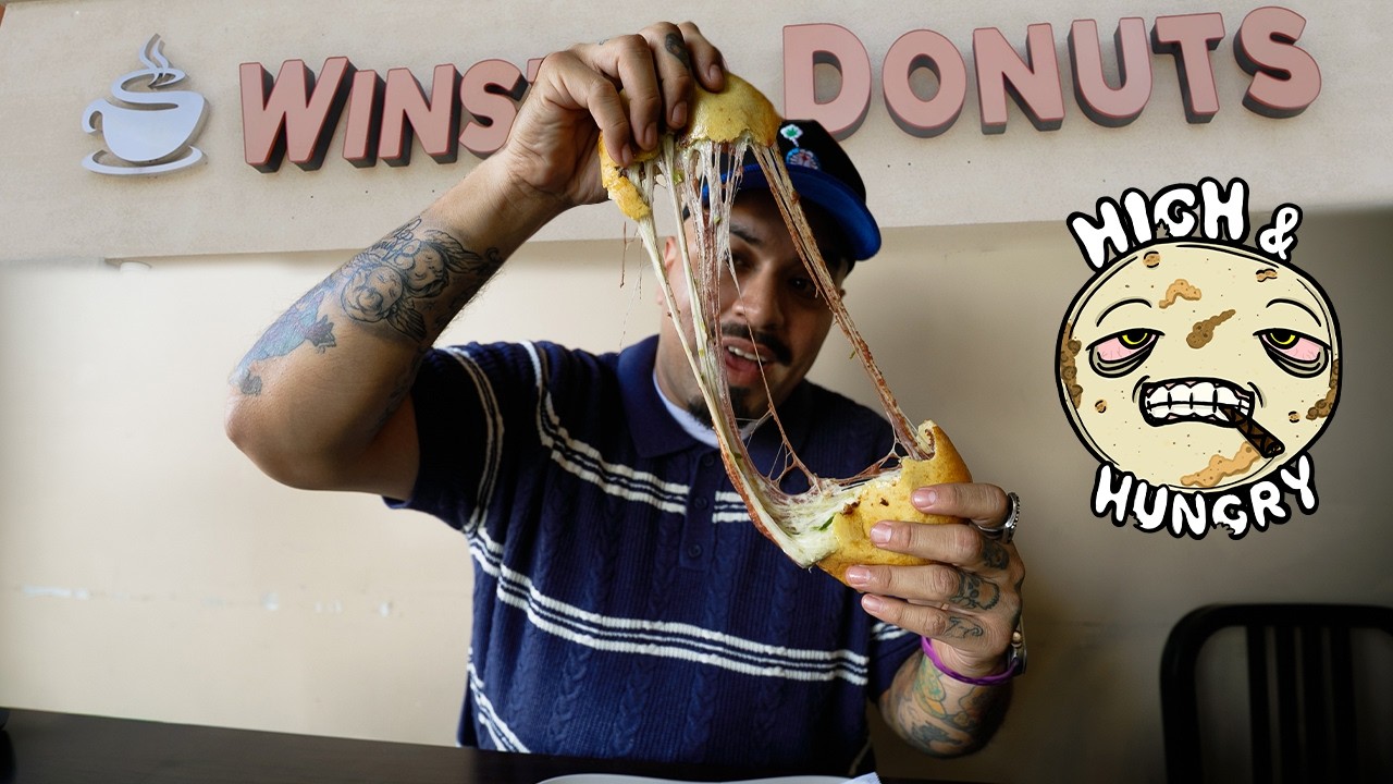 We come to Lynwood, CA to try out something that was probably never thought of up until recently. The donut pupusa from Winstar Donuts.

Winstar Donuts
https://www.instagram.com/winstardonuts/

Tayabak
https://www.instagram.com/tayabakbydakinegrindz/

Executive Producer - B-Real
http://instagram.com/breal

Producer/Host - E-Zone
http://flavorsbyezone.com

Camera A/Sound - Ray
http://morningshotfilms.co

Music - Goomson
https://www.instagram.com/_goomson/

Subscribe to BREALTV on YouTube: http://bit.ly/BREALTVSUB

Watch BREALTV's Exclusive Series and Footage:
The Smokebox - http://bit.ly/TheSmokeBox
Dr Greenthumb Podcast - https://bit.ly/DrGreenthumbPod
Dr Greenthumb Strain Reviews - http://bit.ly/DrGreenthumbYT
Once Upon A Rhyme - http://bit.ly/OnceUponARhyme
BREALTV Exclusives - http://bit.ly/BTVExclusives

Website - http://breal.tv/
Facebook - https://www.facebook.com/brealtv
Twitter - https://twitter.com/brealtv
Instagram - http://instagram.com/brealtv
Twitch - http://twitch.com/ogbrealtv


#winstardonuts #highandhungry #pupusas