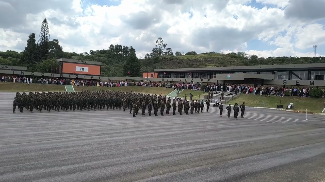 Hino nacional na apresentação do Luan.