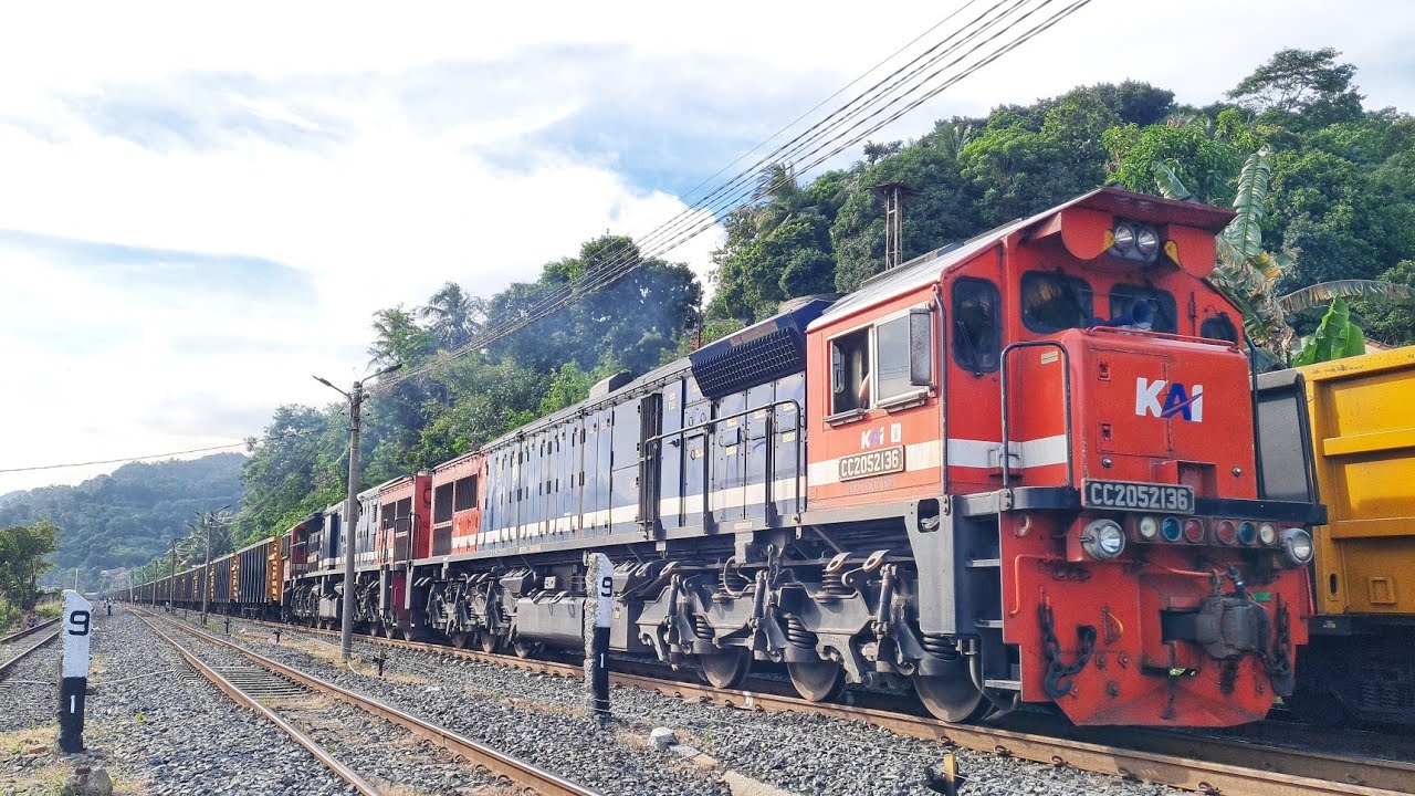 SEKALI ANGKUT BATU BARA BISA SAMPAI 4.000 TON ! PANTAS SAJA CC 205 HARGANYA MAHAL !